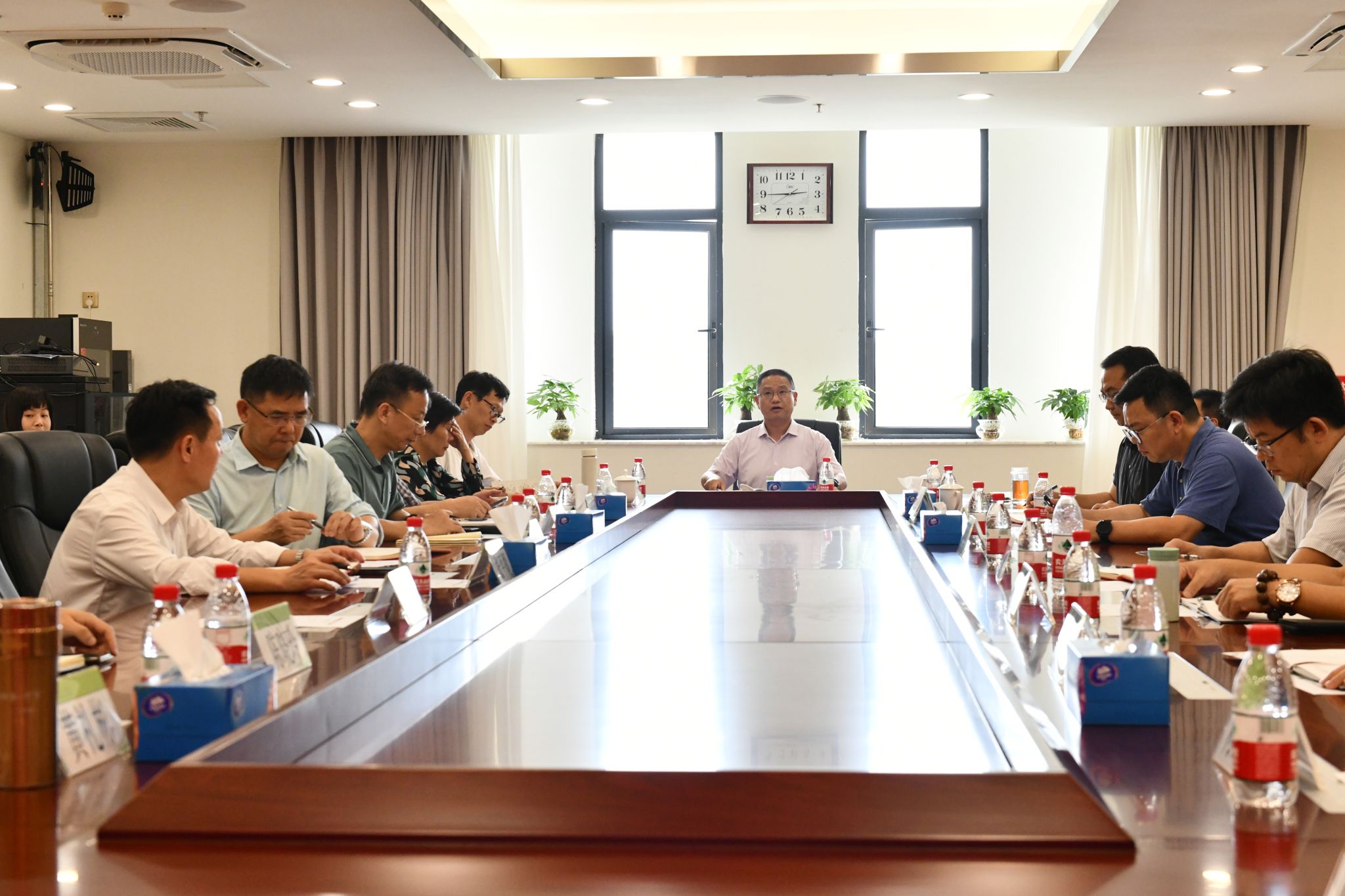 学校党委理论学习中心组召开学习（扩大）会议专题学习习近平法治思想