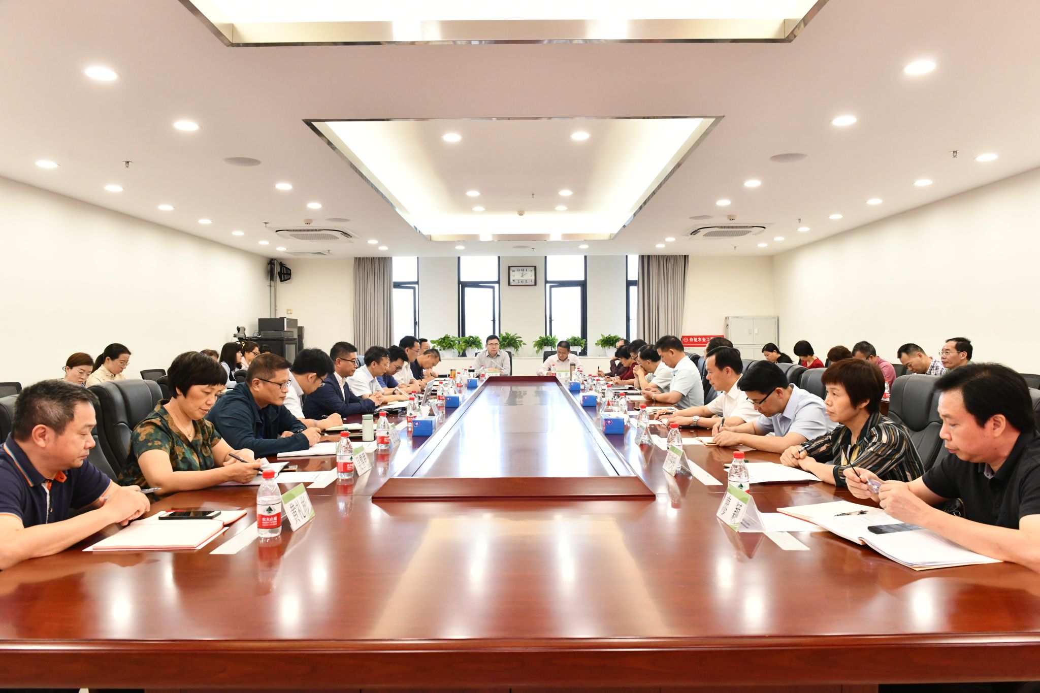 bevictor伟德官网召开党纪学习教育读书班暨党委理论学习中心组学习（扩大）会议