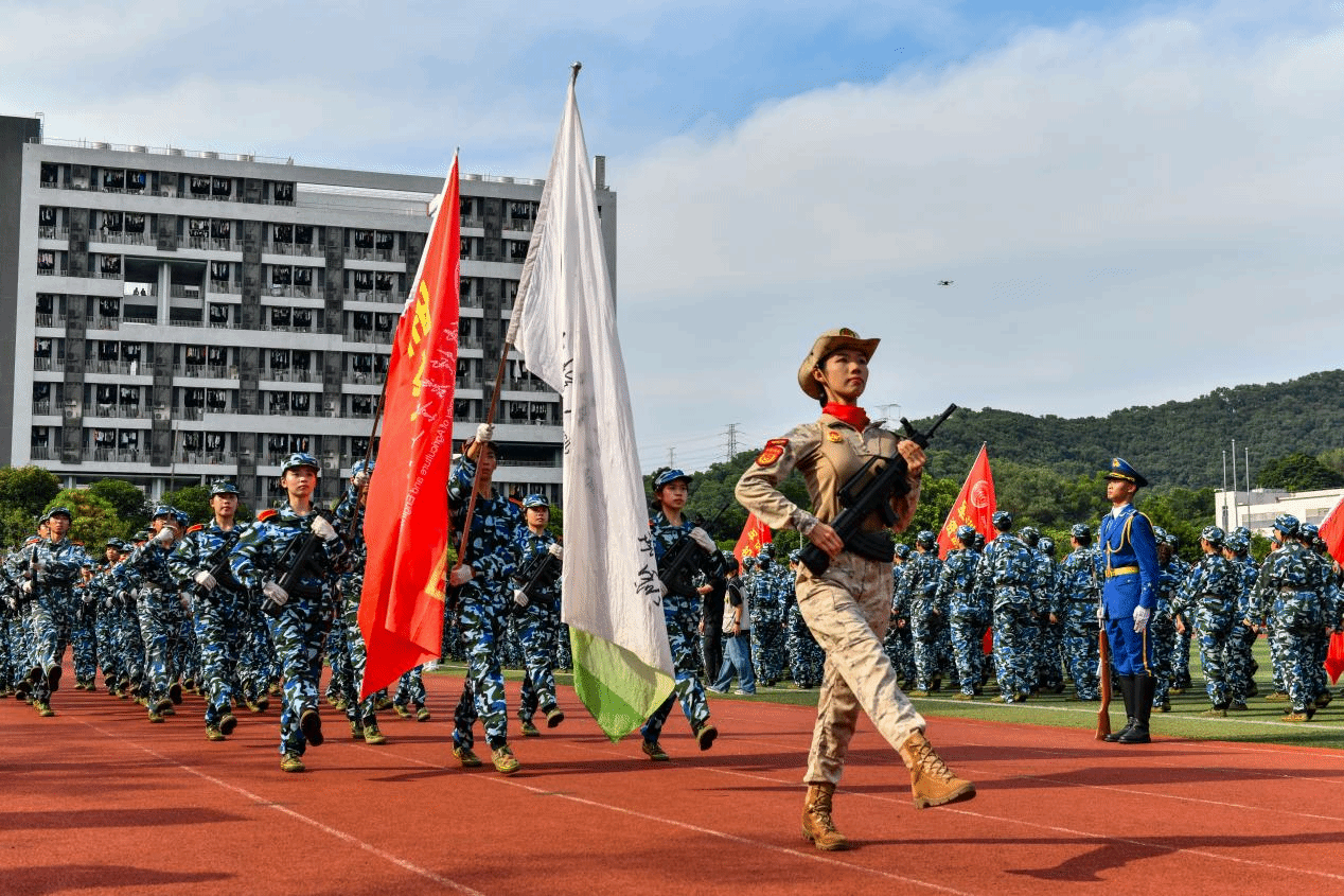 青春铸魂，强国有我——学校举行2025级学生军训成果汇报暨总结大会