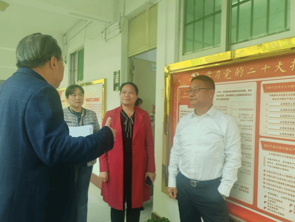 匠心筑梦启新程，凝心聚力绘新章——廖明校长带队巡查新学期教学准备工作